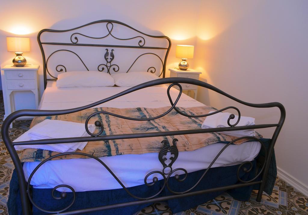 Belvedere Private Luxury Beach Villa Chalki Town Habitación foto
